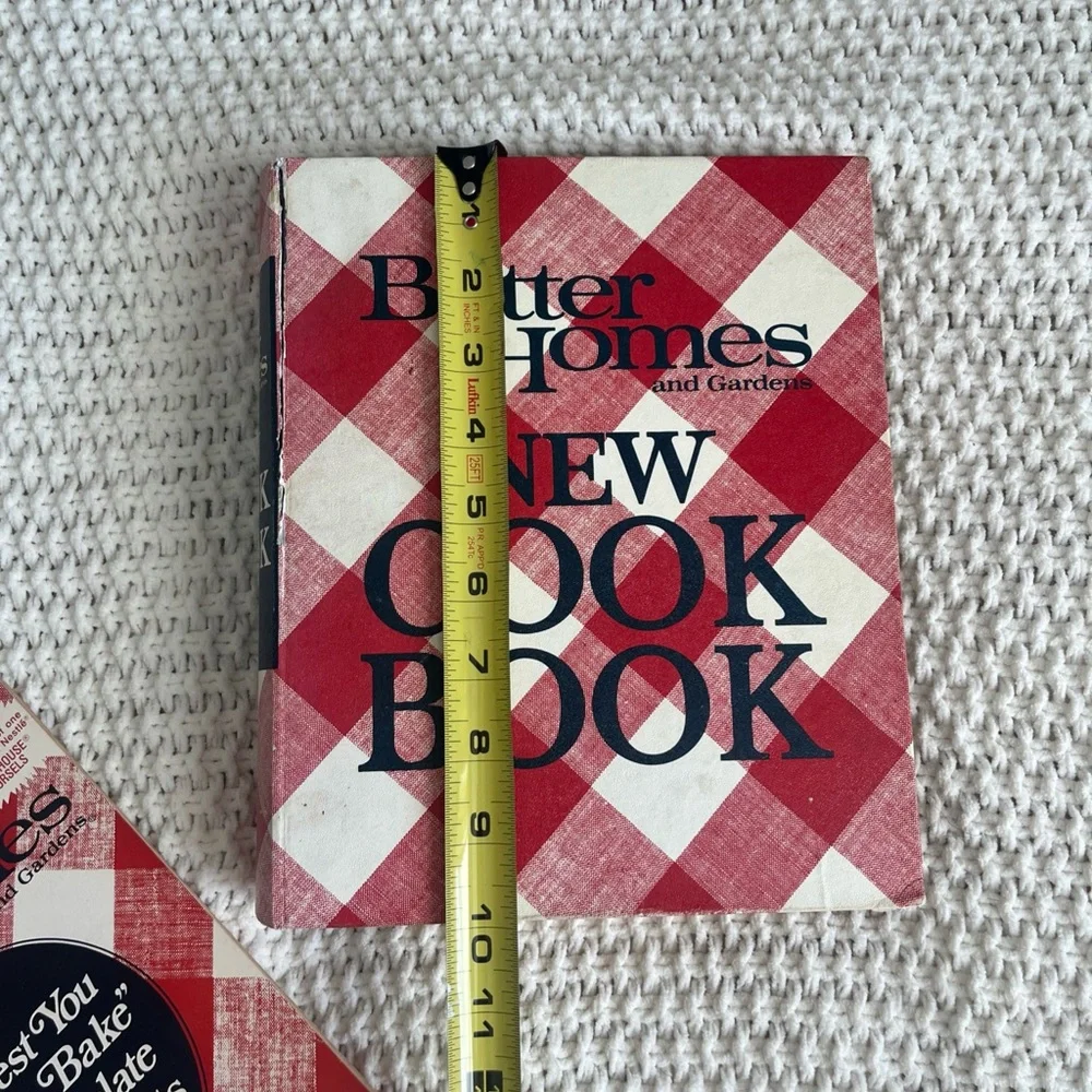 Better Homes and Garden New Cook Book 1970 with “Best You Can Bake” dessert book